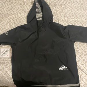 Nike GORE-TEX INFINIUM™
Women's Trail Running Jacket